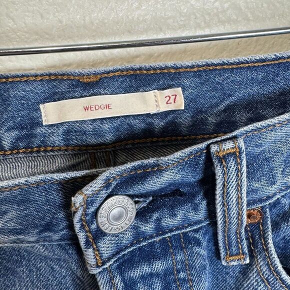 Levi's Premium Denim Wedgie Jeans Medium Wash Button Fly Size 27 Raw Hem - Picture 8 of 11